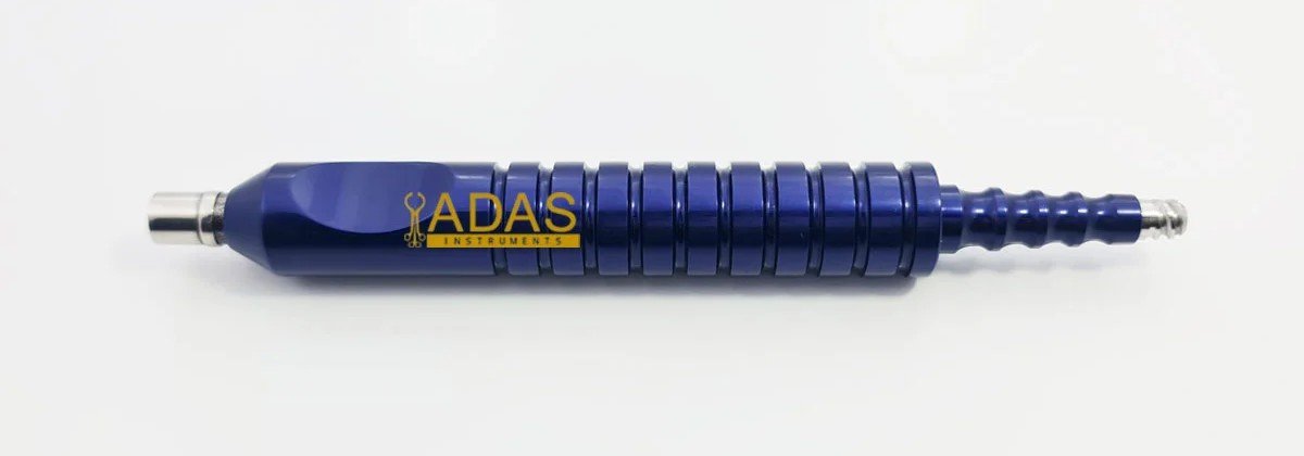 Photograph of the Adas Instruments luer lock super handle, a ringed blue anodised aluminium cannula handle